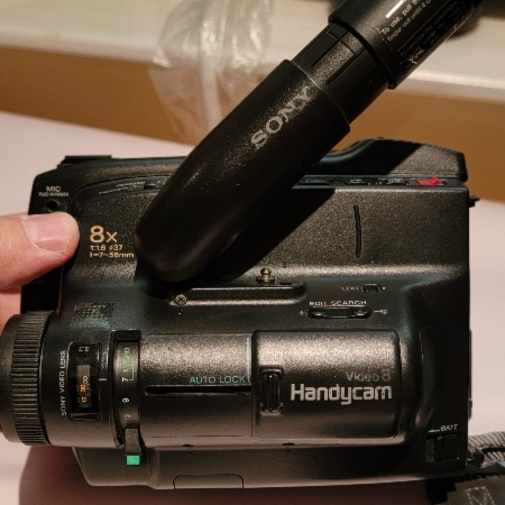 Sony CCD TR6 Handycam Camcorder